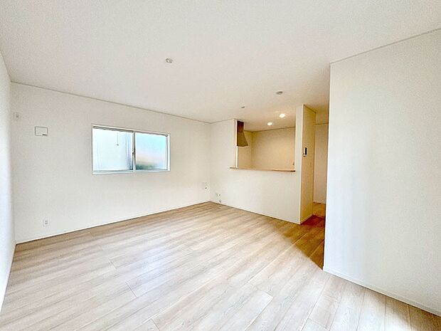 【リビングダイニング】落ち着いた雰囲気のＬＤＫは家族みんなの快適空間  