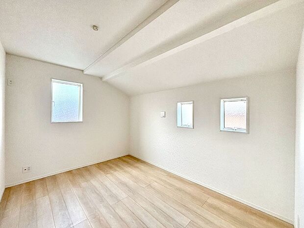 【子供部屋】２面採光で明るさ＆風通し良好！