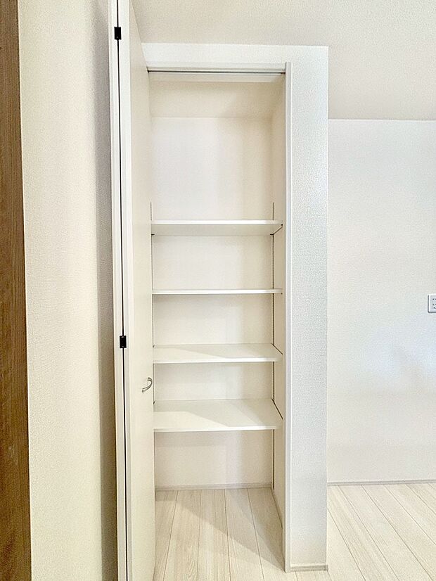 【キッチン横収納】キッチン横収納！食材のストックはもちろん、日用品の収納など使い方はいろいろ！  