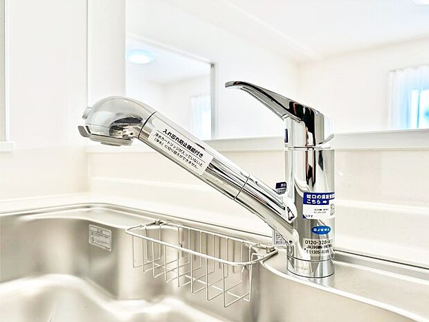 【その他設備(浄水器)】いつでも清潔なおいしいお水を。一つの水栓で水道水と浄水を使い分け。