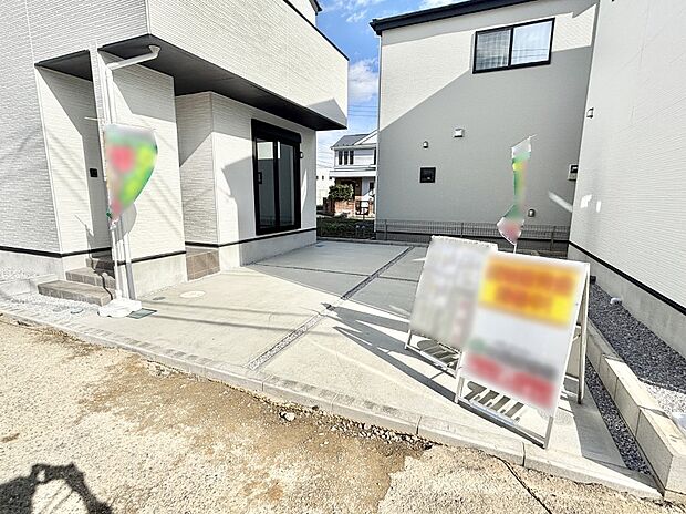 【駐車場】駐車2台可能!急なお客様の駐車に。また、ご家族の自転車スペースとしても大活躍。