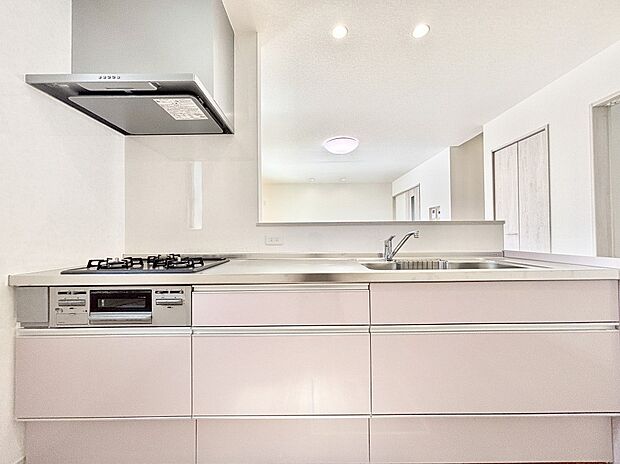 【キッチン】毎日使うキッチンだから、使いやすさ＆お手入れのしやすさにこだわりました。  