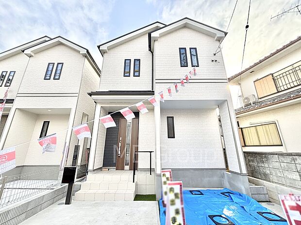 【現地外観写真】洗練された外観、上質な住空間が広がる室内は永く安心して過ごせる住居です。