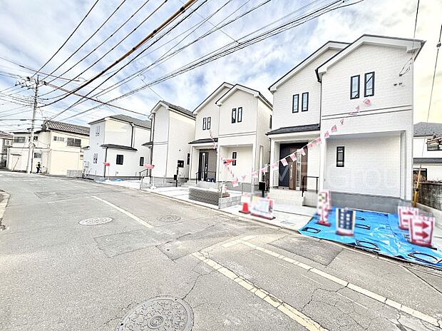 【前面道路含む現地写真】前面道路はきちんと整備されています