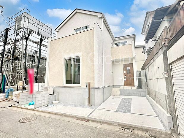 【現地外観写真】上質感あふれる外観デザイン。魅力の住まいを実現。