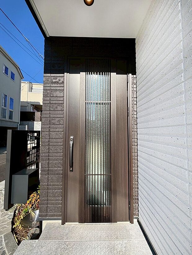 【玄関】大切な家族、来客を出迎える玄関。