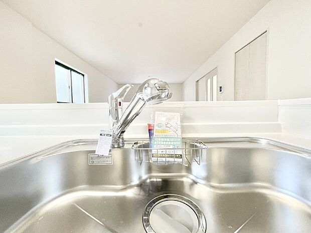 【その他設備(浄水器)】いつでも清潔なおいしいお水を。一つの水栓で水道水と浄水を使い分け。