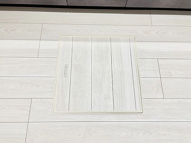 【その他設備(床下収納)】床下収納付き!日用品・非常用品の収納にも大活躍。