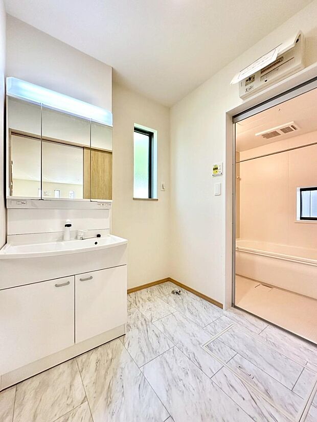 【ランドリースペース】広々とゆとりのあるランドリースペース  