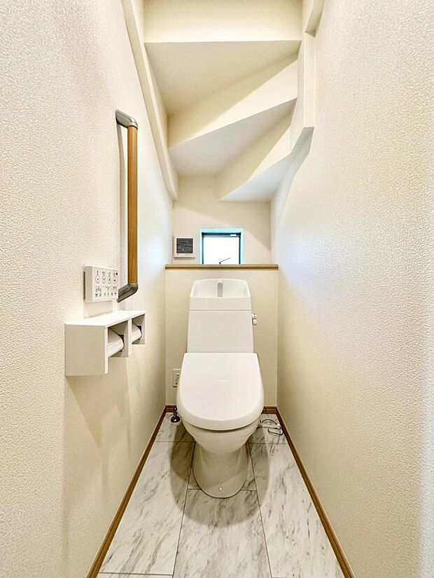 【トイレ】トイレは温水洗浄機能付き