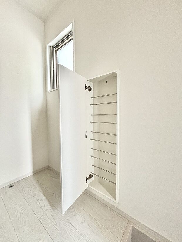 【スリッパ収納】スリッパなどをすっきりと収納できます