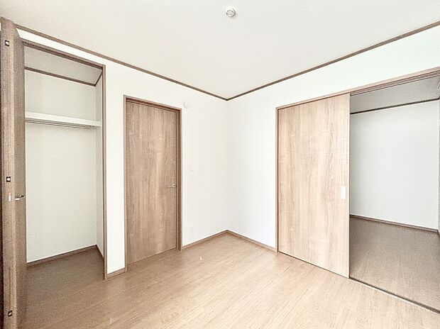 【洋室】収納が充実しているので、居住スペースを広く使えます。 