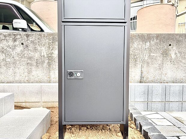 【その他現地】「宅配ボックス」　時間を気にせず宅配物をいつでも安全に受け取れます。 