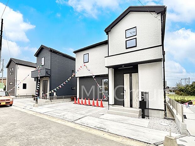 【現地外観写真】暮らしやすさと居心地の良さにこだわったシンプルで飽きのこないデザイン ！