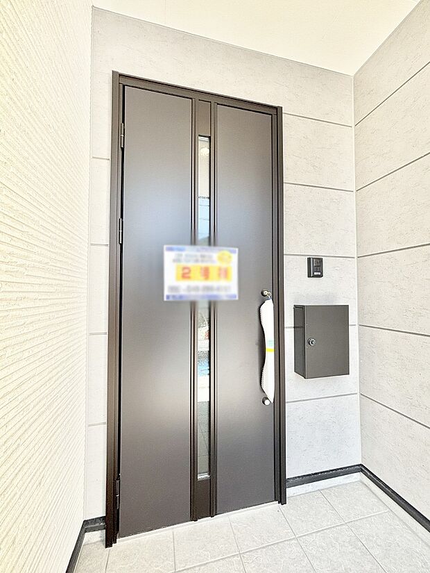 【玄関】大切な家族、来客を出迎える玄関。