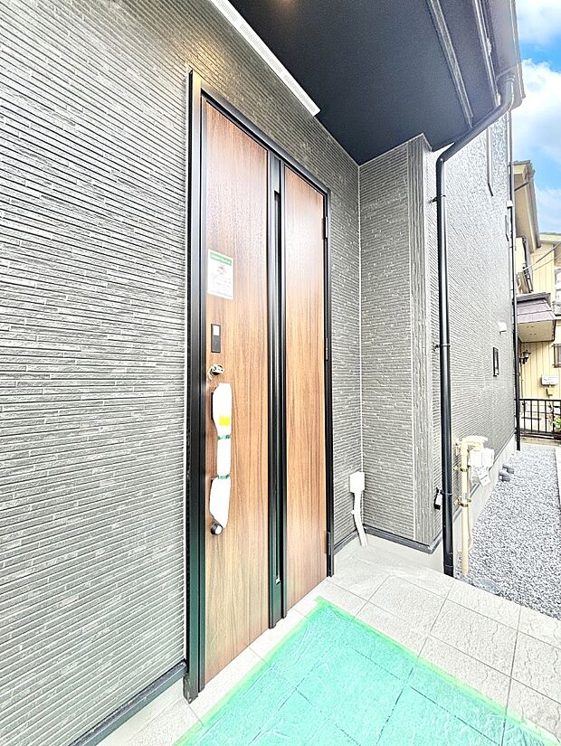 【玄関】大切な家族、来客を出迎える玄関。