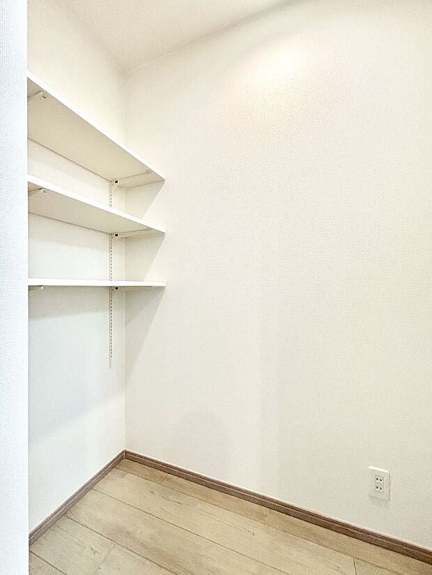 【パントリー】キッチンにはパントリー！食材のストックはもちろん、日用品の収納など使い方はいろいろ！