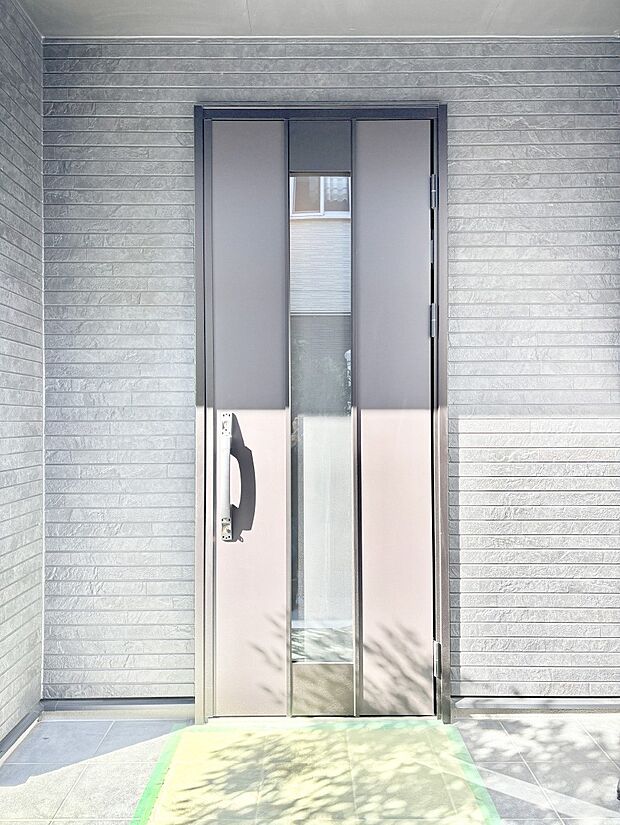 【玄関】大切な家族、来客を出迎える玄関。