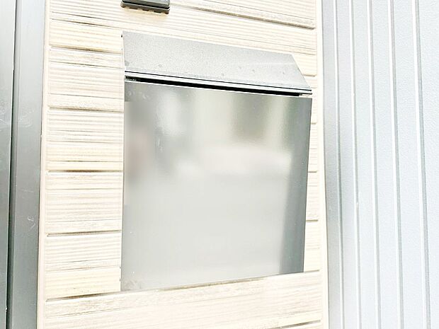 【その他現地】シンプルなデザインのポスト