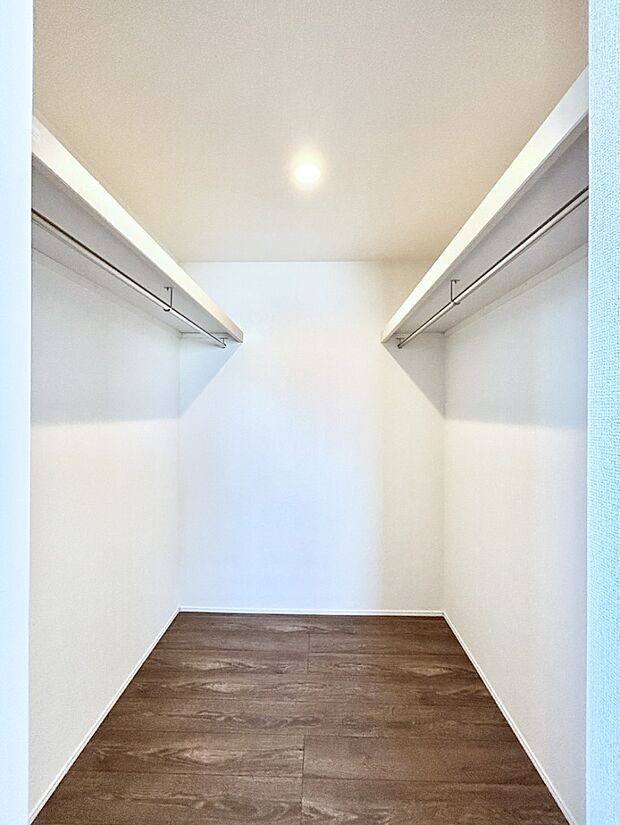 【ウォークインクローゼット】毎日の服選びが楽しくなるウォークインクローゼット