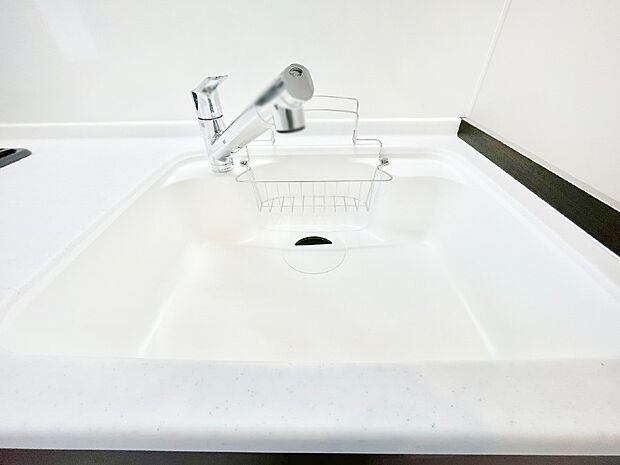 【シンク】広々としたシンクでお料理やお皿洗いもラクラク快適に!