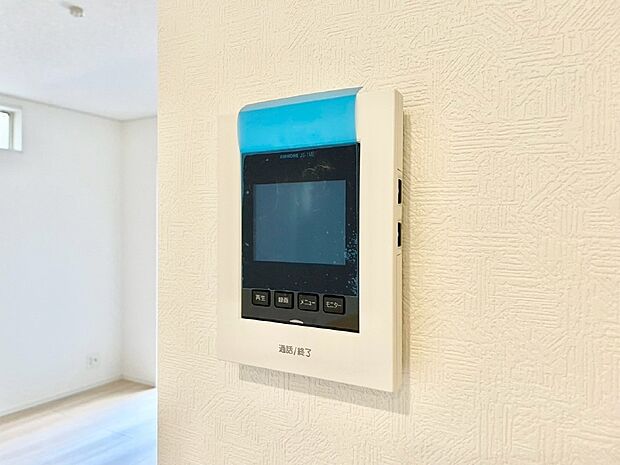 【TVモニター付きインターフォン】訪問者が一目でわかる安心のTVモニター付きインターホン。