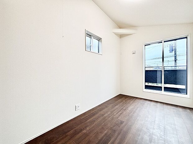 【子供部屋】窓からのやさしい光が心地よいプライベートルーム