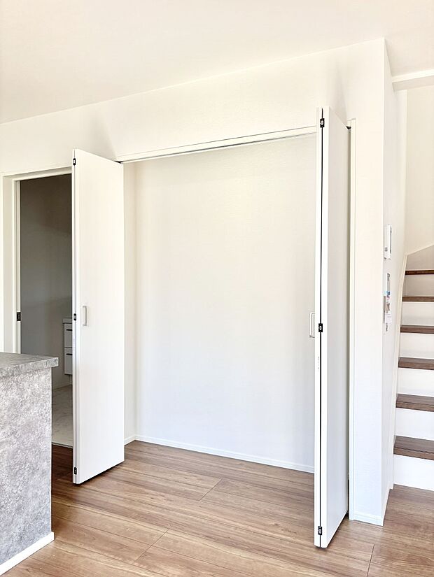 【リビング収納】リビング収納。ここに収納があると物が集まるLDKがスッキリ片付きそうですね。