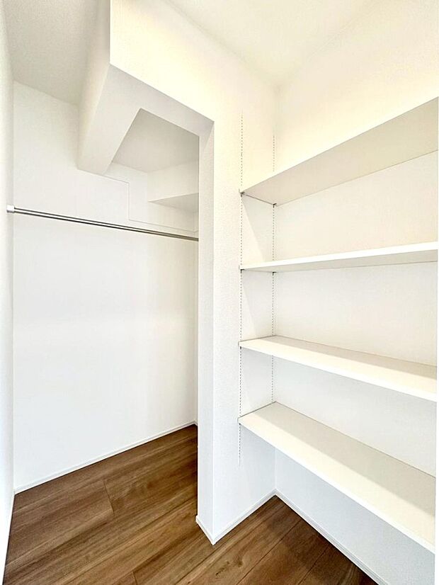 【リビング収納】リビング収納。ここに収納があると物が集まるLDKがスッキリ片付きそうですね。  