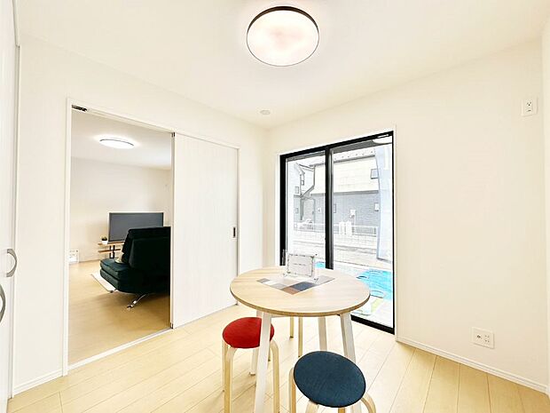 【洋室】リビング隣接の洋室は個室としても利用できます