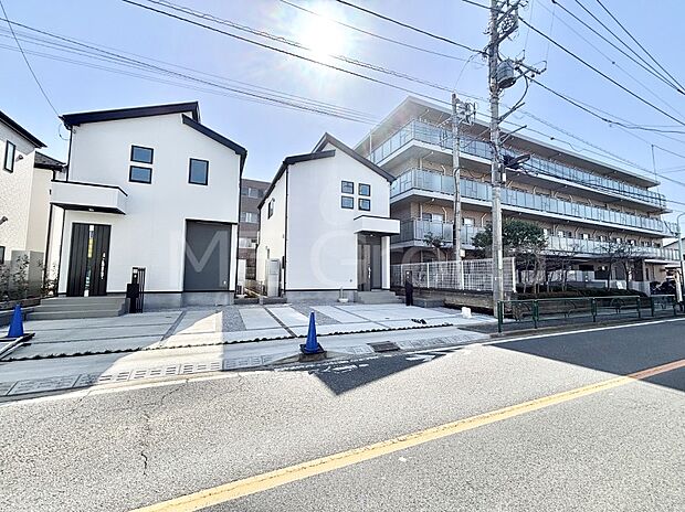 【前面道路含む現地写真】見通しの良さとともに、街並みに開放感を与えてくれます。