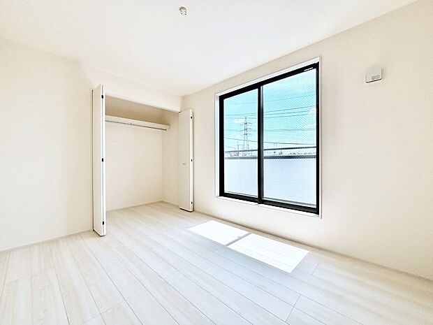 【子供部屋】使いやすい形でベットや家具の置き方にも困ることもありません。 