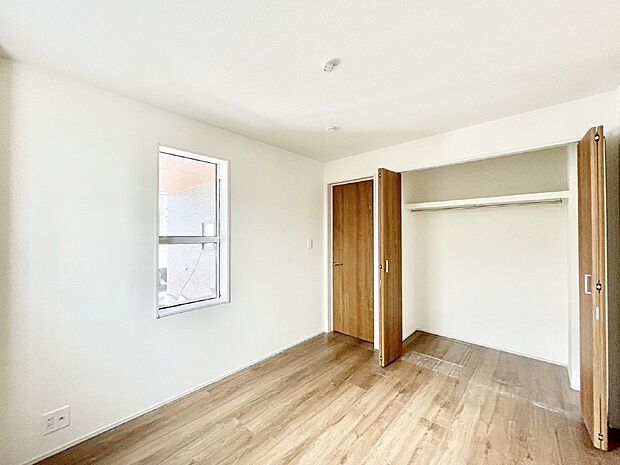 【寝室】収納が充実しているので居住スペースを広々使えます