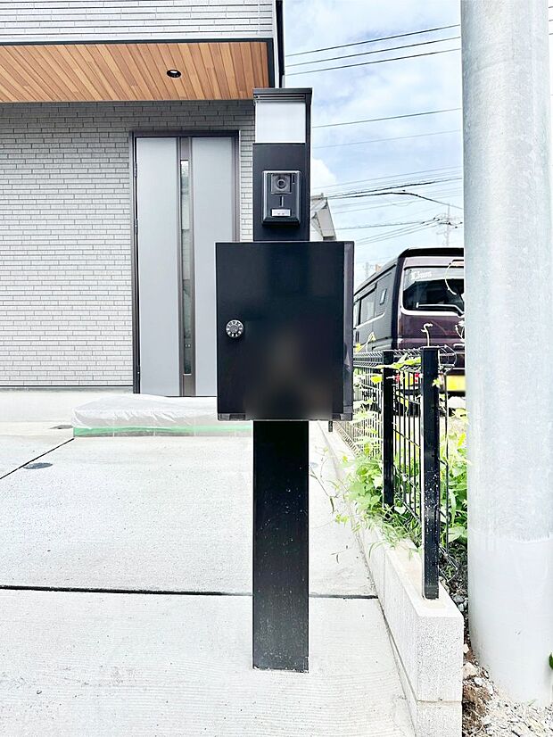 【その他現地】シンプルなデザインのポスト