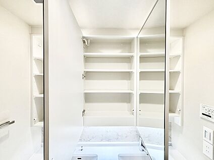 三面鏡裏収納