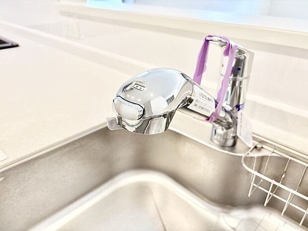【その他設備(蛇口一体型浄水器)】いつでも清潔なおいしいお水を。一つの水栓で水道水と浄水を使い分け。