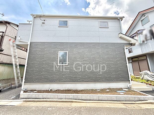 【現地外観写真】洗練された外観、上質な住空間が広がる室内は永く安心して過ごせる住居です。
