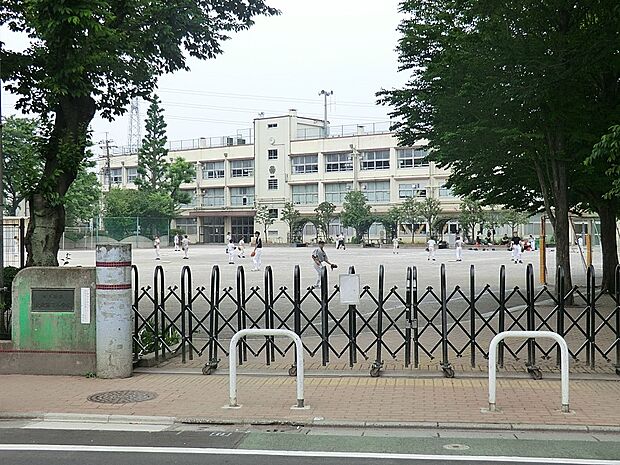 練馬区立大泉第三小学校(約1,000m)