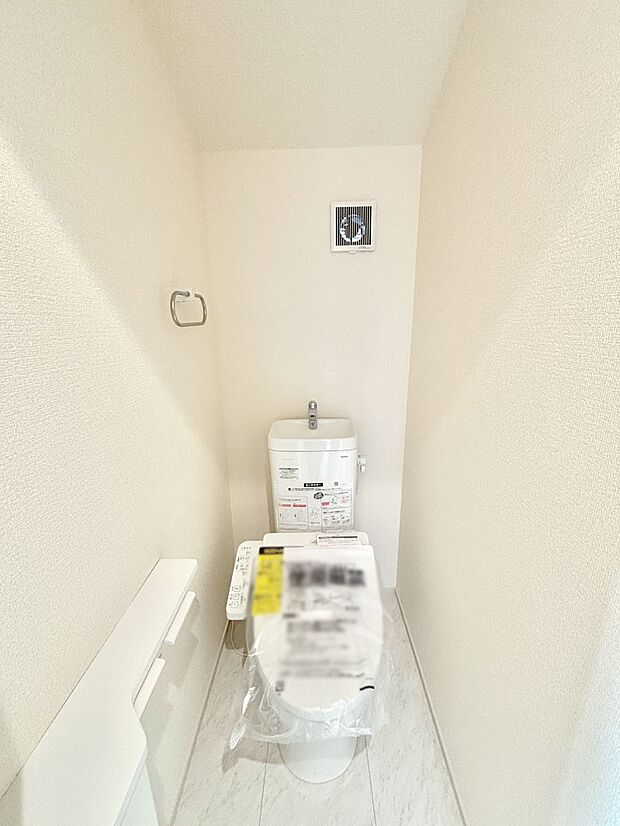 【トイレ】トイレは1階と2階それぞれに配置されていてとても便利です。