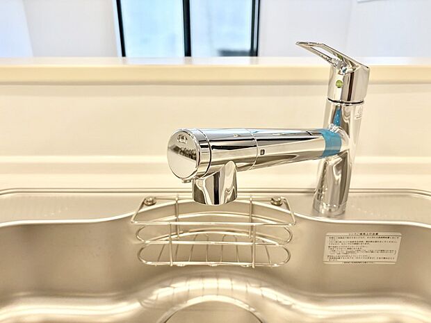 【その他設備(浄水器)】いつでも清潔なおいしいお水を。一つの水栓で水道水と浄水を使い分け。