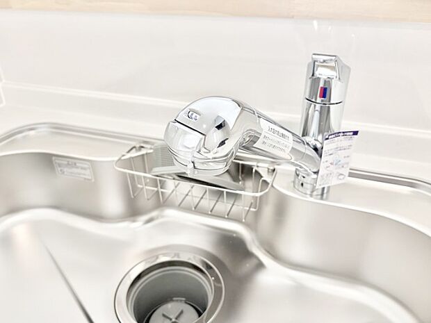 【その他設備(浄水器)】いつでも清潔なおいしいお水を。一つの水栓で水道水と浄水を使い分け。