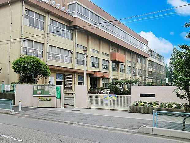 川口市立朝日東小学校(約423m)