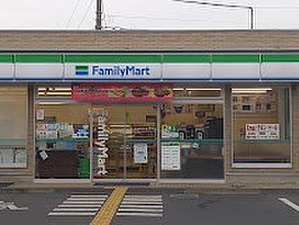 ファミリーマート 所沢ニュータウン店(約600m・徒歩8分)
