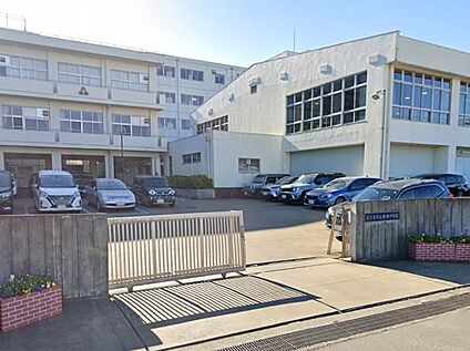富士見市立勝瀬中学校 680m