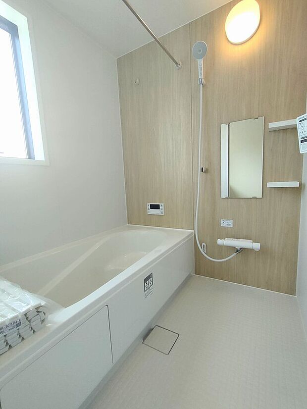 【浴室(1号棟)】大人の半身浴や、小さなお子様との入浴にも便利な浴室♪