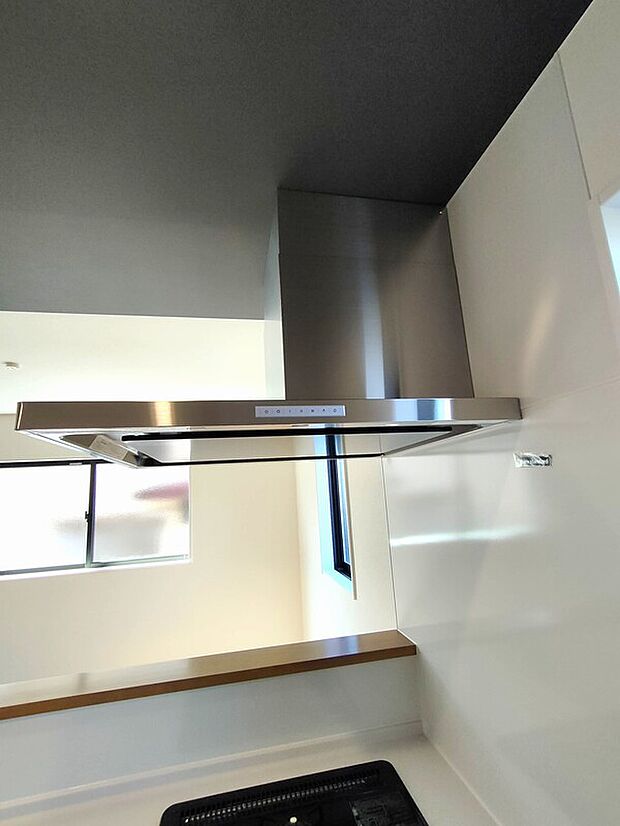 【レンジフード(1号棟)】お洒落でスタイリッシュなレンジフードです♪