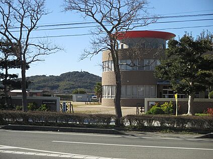 津屋崎小学校 270ｍ