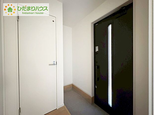 -選べる豪華家電プレゼントキャンペーン実施中-
《2号棟》小窓が付いているドアなので明るいスペースになっています♪