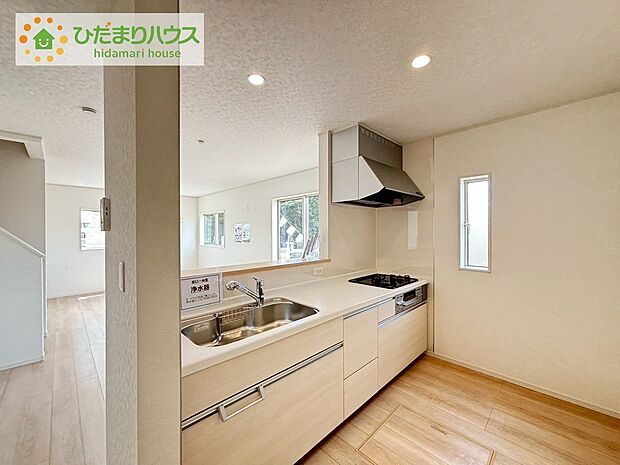 【キッチン】《3号棟》リビングを見渡せるキッチンはお子様を見ながらでも料理が出来て安心ですね☆