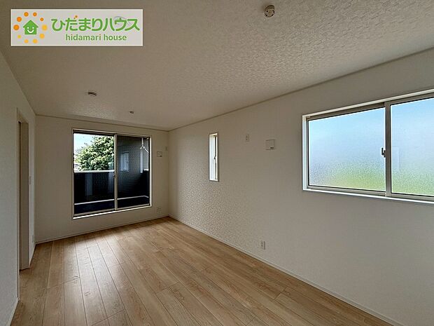 【子供部屋】《3号棟》バルコニーに面していて、たっぷり光りの入る明るい子供部屋です！